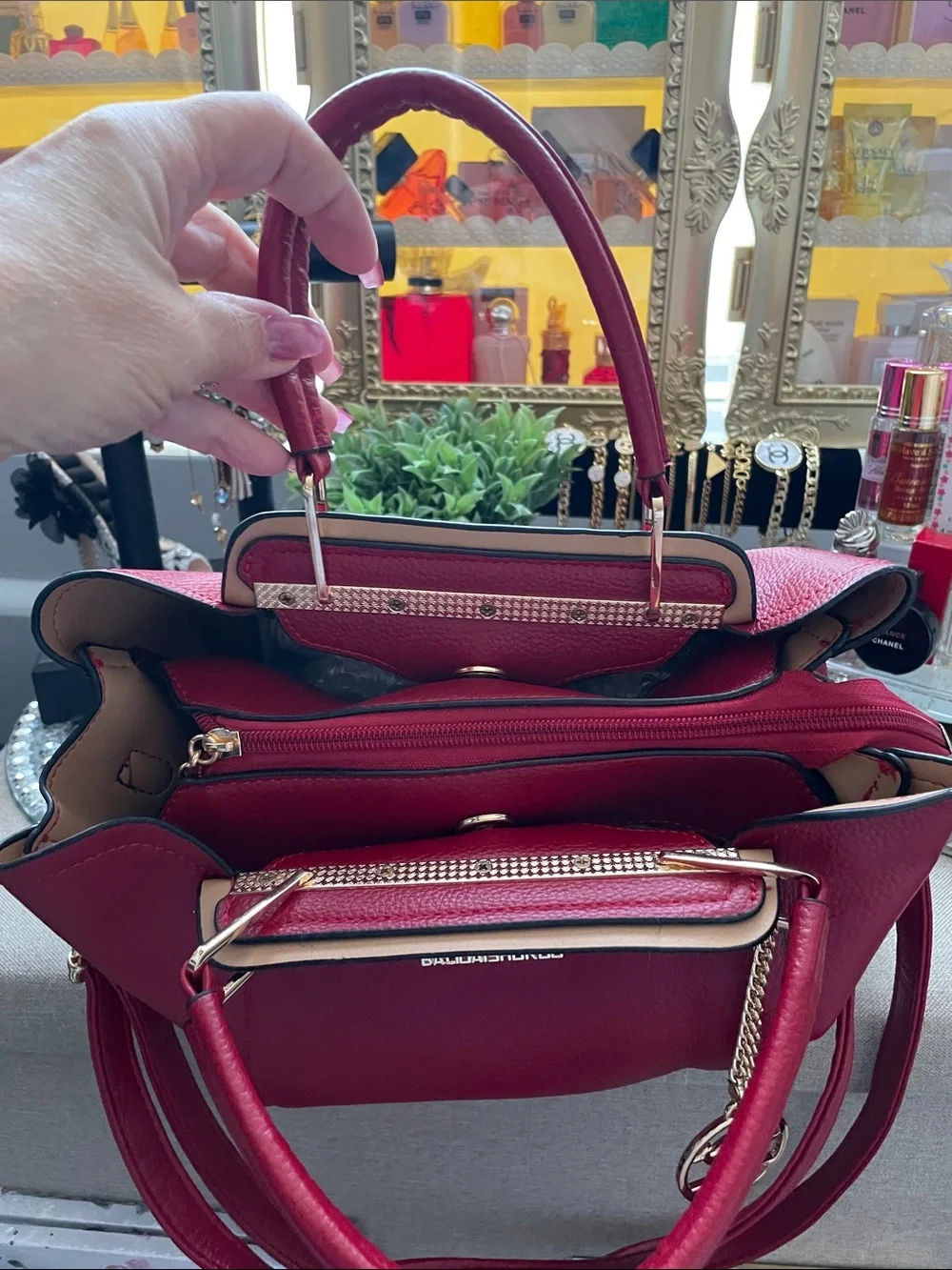 ✨♥️ Isabella | Elegant Black Leather Handbag with Gold Accents♥️✨NEW